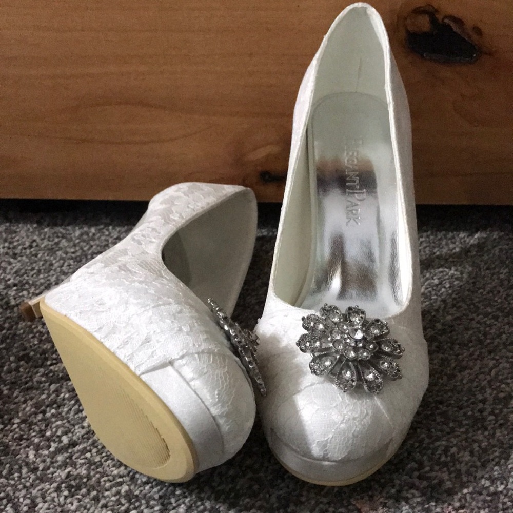 ElegantPark Ivory White Lace Heels, Size 8 NEW!